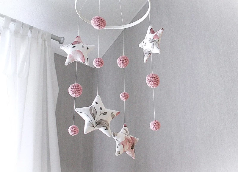 Babymobile Stoffsterne Blütendesign