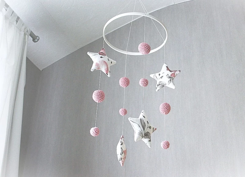 Babymobile Stoffsterne Blütendesign