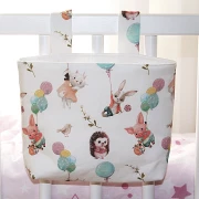 beige farbene Hängetasche mit schwarzen Outline Tieren