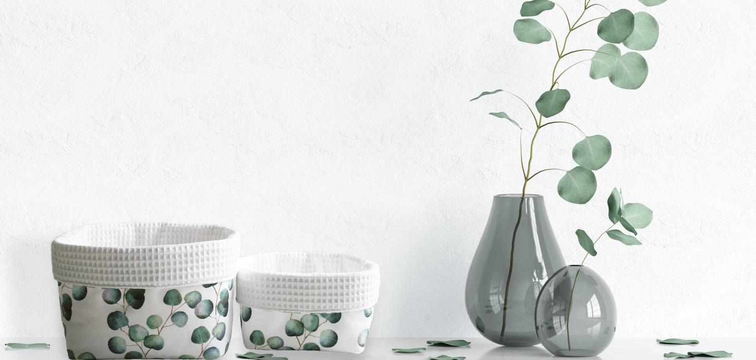 Stoffkorb weiss mit Eukalyptus als Brötchenkorb oder für das Badezimmer